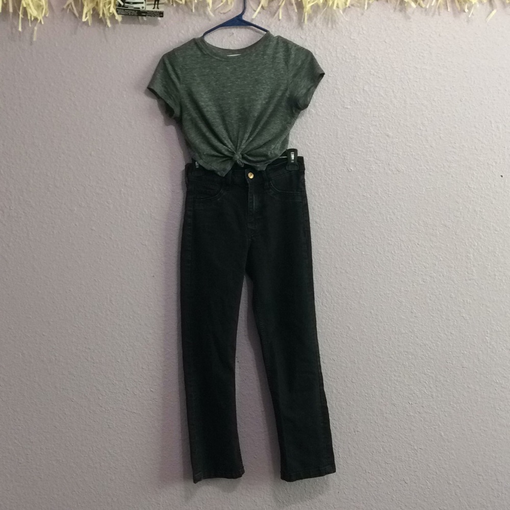 H&M Straight cropped high waist.